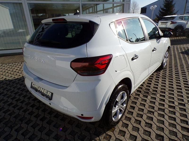 Neu Dacia Sandero Essentiel 91 PS (66 kW) 2025 Weiß Limousine