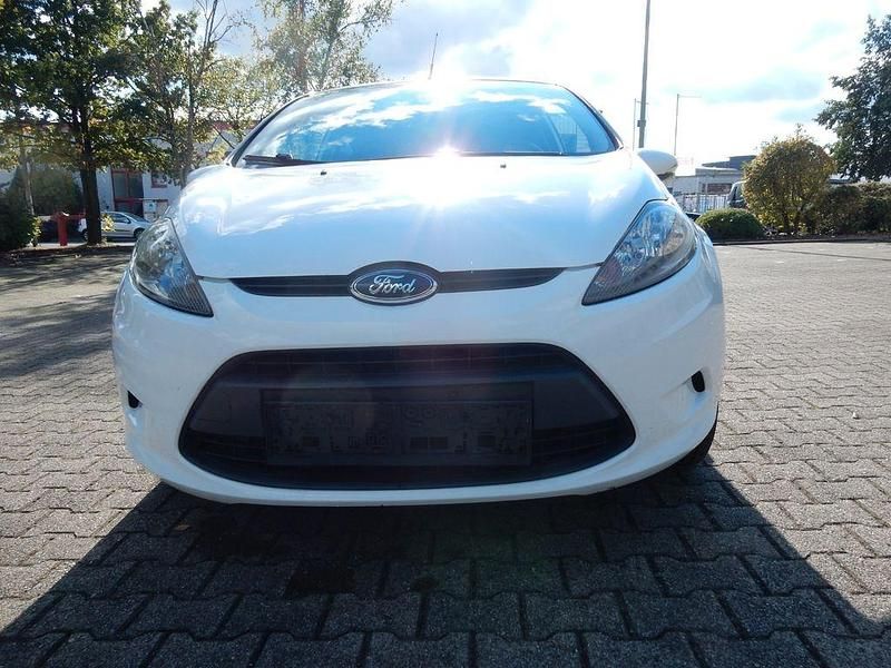 Gebraucht Ford Fiesta 95 PS (69 kW) 2010 Weiß Kleinwagen