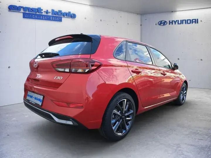 Gebraucht Hyundai i30 Advantage 101 PS (74 kW) 2025 Engine red uni Limousine