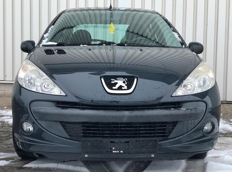 Gebraucht Peugeot 206+ 60 PS (44 kW) 2011 Grau Kleinwagen