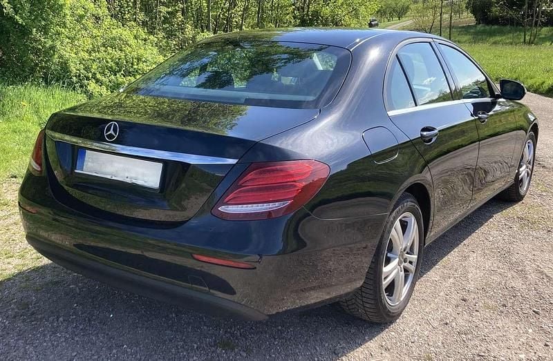 Gebraucht Mercedes E220 194 PS (142 kW) 2018 Schwarz Limousine