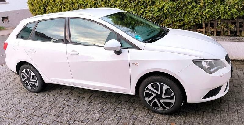 Weiß Gebraucht 2015 Seat Ibiza Style Limousine | 9.050 € (Etwas zu teuer) - Bild 1/4