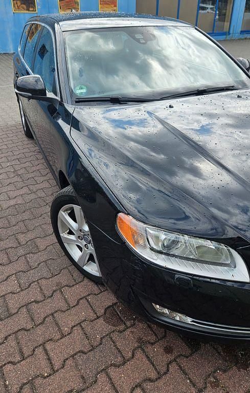 Schwarz Gebraucht 2014 Volvo V70 Kombi | 8.700 € (Fairer Preis) - Bild 1/4