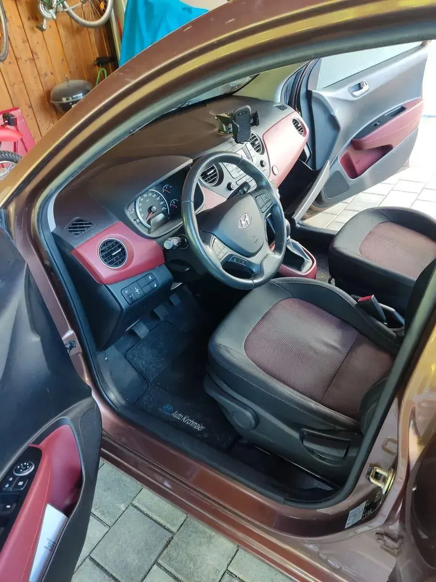 Gebraucht Hyundai i10 Style 87 PS (63 kW) 2018 Braun Kleinwagen