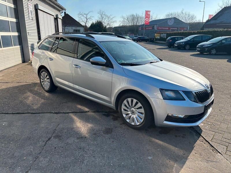 Silber Gebraucht 2019 Skoda Octavia Ambition Kombi | 7.999 € (Fairer Preis) - Bild 1/4