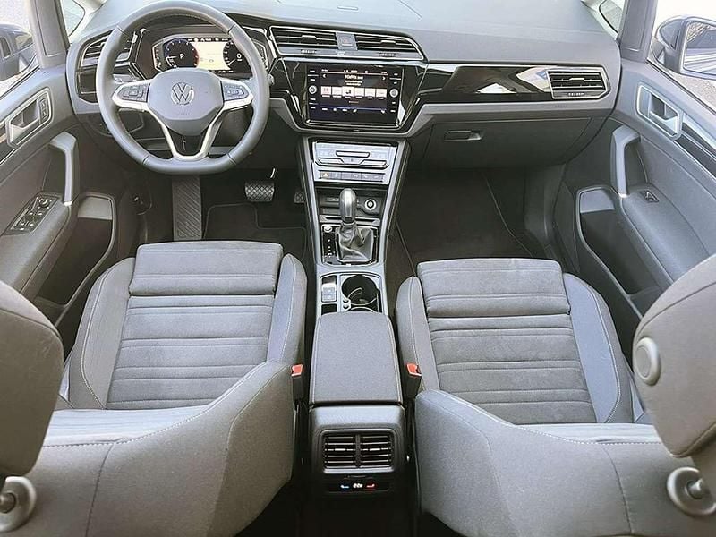 Gebraucht VW Touran Highline 150 PS (110 kW) 2025 Delfingrau Van / Kleinbus