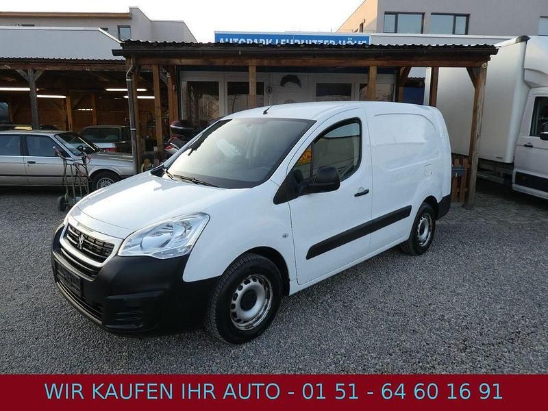 Gebraucht Peugeot Partner Avantage 99 PS (72 kW) 2016 Weiß Van / Kleinbus