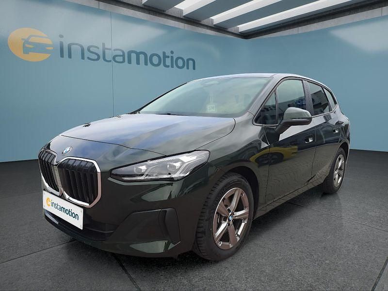 Grün Gebraucht 2024 BMW 218 Active Tourer Van / Kleinbus | 30.699 € (Superpreis) - Bild 1/4