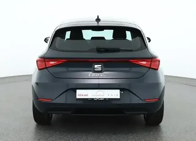 Nowe Seat Leon 116 KM (85 kW) 2025 Niebieski Sedan/Limuzyna