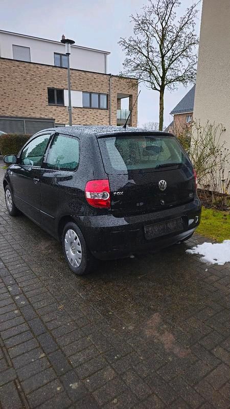 Gebraucht VW Fox 55 PS (40 kW) 2009 Schwarz Kleinwagen