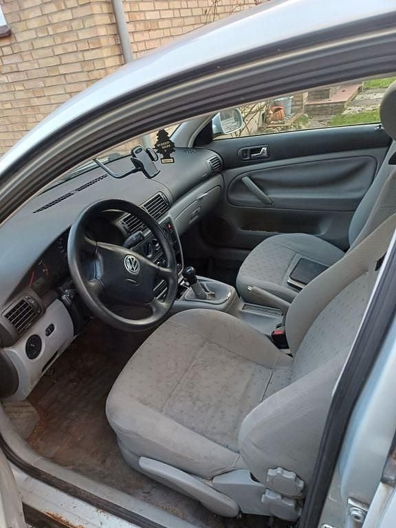 Gebraucht VW Passat Basis 125 PS (91 kW) 1998 Silber Limousine