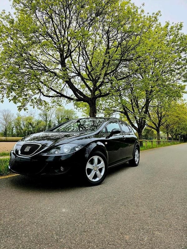 Second-hand Seat Leon 105 CP (77 kW) 2008 Negru Hatchback