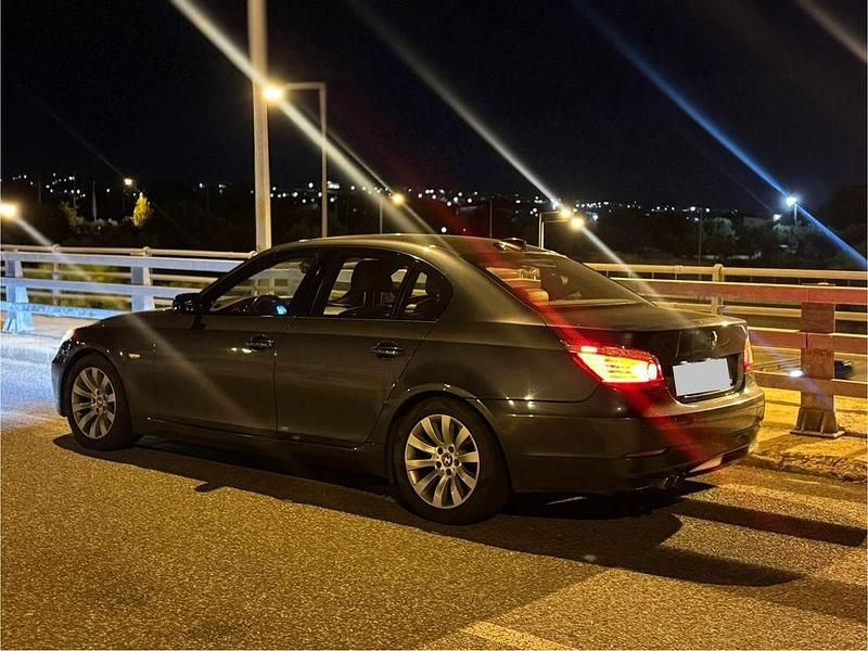 Gebraucht BMW 550 330 PS (242 kW) 2009 Schwarz Limousine