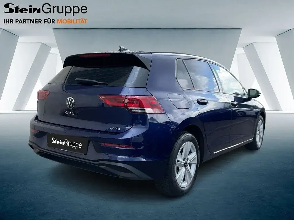 Gebraucht VW Golf VIII Life 150 PS (110 kW) 2023 Blau Limousine