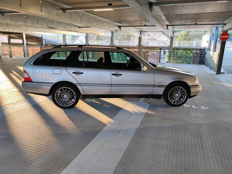 Silber Gebraucht 1996 Mercedes C200 Kombi | 1.750 € (Fairer Preis) - Bild 1/4