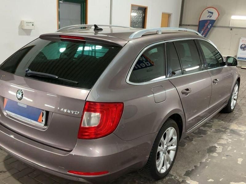 Gebraucht Skoda Superb 160 PS (117 kW) 2011 Violet Kombi