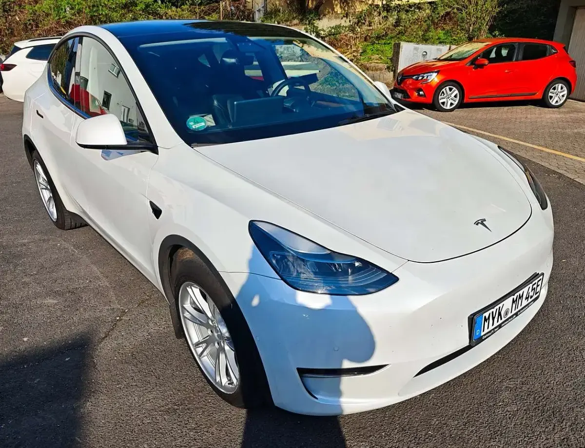 Gebraucht Tesla Model Y 378 kW (514 PS) 2023 Multicoat: pearl white SUV