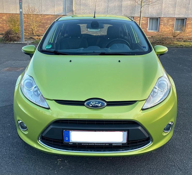 Gebraucht Ford Fiesta Titanium 82 PS (60 kW) 2010 Grün Kleinwagen