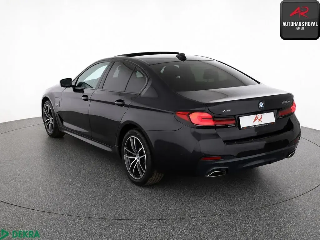Gebraucht BMW 530e M Sport 292 PS (214 kW) 2023 Schwarz Limousine