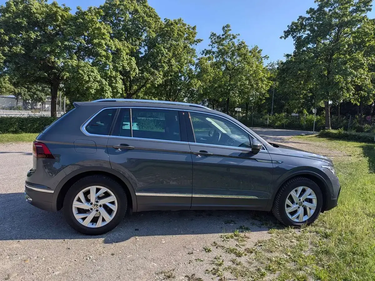 Gebraucht VW Tiguan Elegance 150 PS (110 kW) 2022 Grau SUV