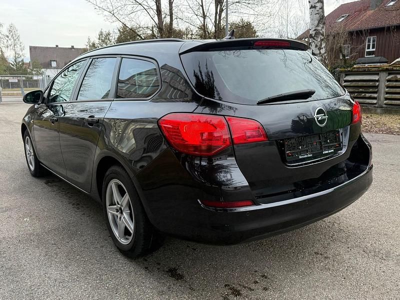 Gebraucht Opel Astra Design Edition 110 PS (80 kW) 2012 Schwarz Kombi