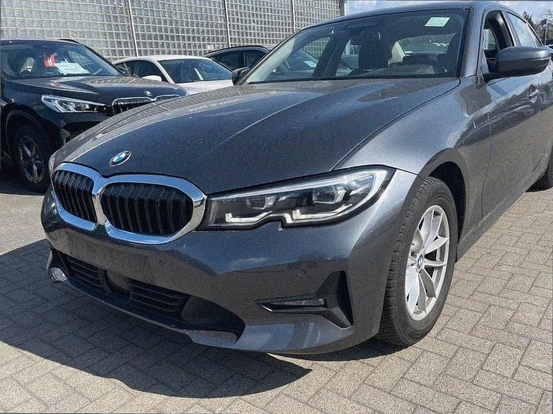 Gebraucht BMW 318 Advantage 150 PS (110 kW) 2020 Grau Limousine