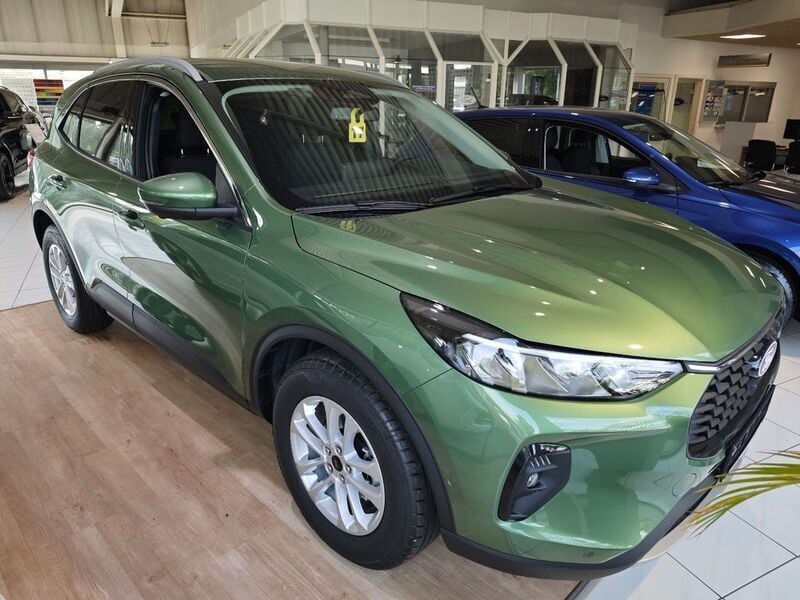 Gebraucht Ford Kuga Titanium 186 PS (136 kW) 2024 Grün SUV