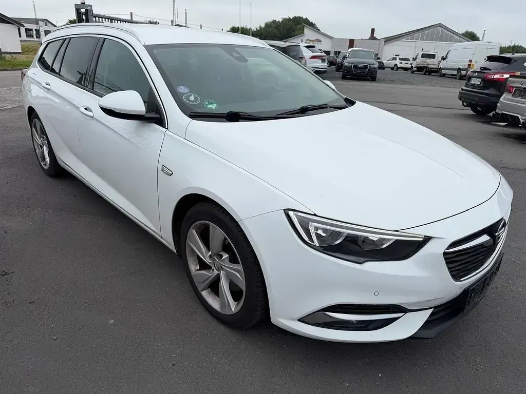 Gebraucht Opel Insignia Dynamic 165 PS (121 kW) 2018 Weiß Kombi