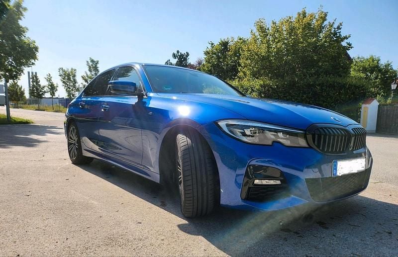 Blau Gebraucht 2019 BMW 320 M Sport Limousine | 24.500 € (Superpreis) - Bild 1/4