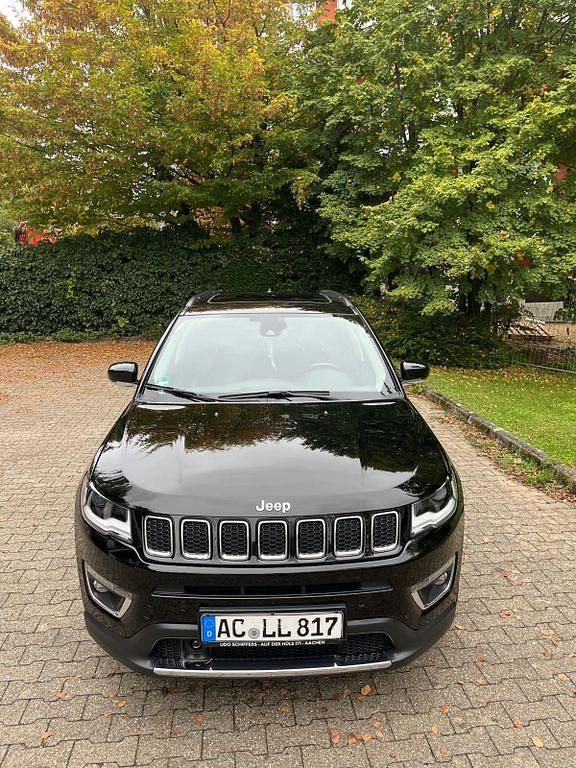 Gebraucht Jeep Compass Limited 170 PS (125 kW) 2019 Schwarz SUV