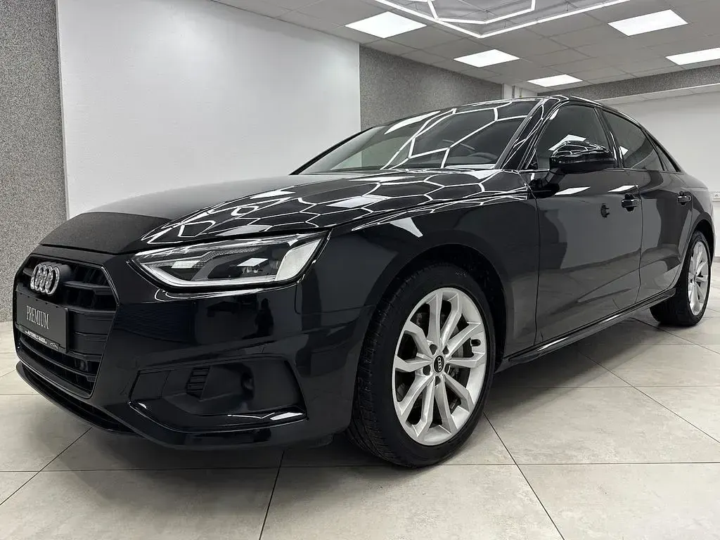 Używany Audi A4 Advanced 204 KM (150 kW) 2022 Czarny Sedan/Limuzyna