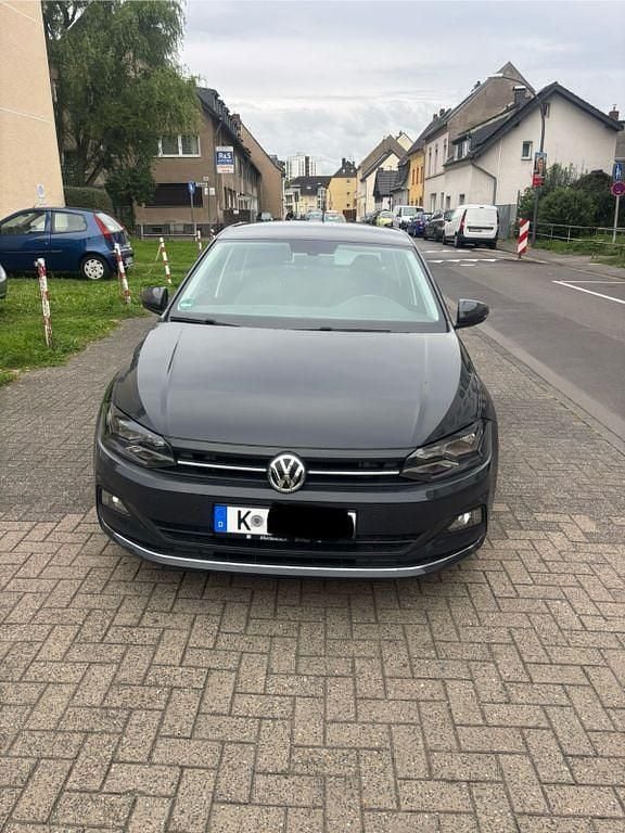 Grau Gebraucht 2019 VW Polo Highline Limousine | 12.450 € (Superpreis) - Bild 1/4