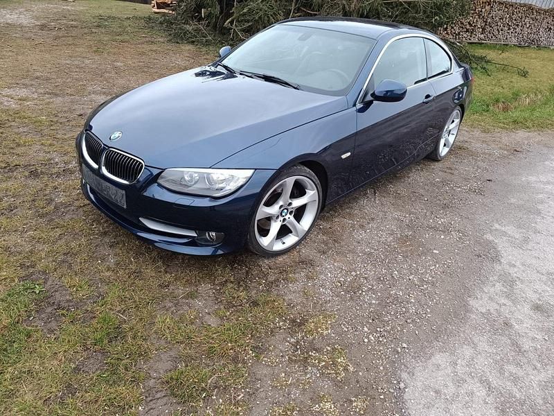 Gebraucht BMW 325 218 PS (160 kW) 2011 Blau Coupé