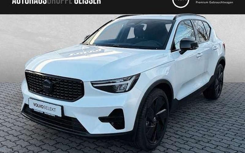 Gebraucht Volvo XC40 Plus 197 PS (144 kW) 2025 Crystal weiß perleffekt SUV