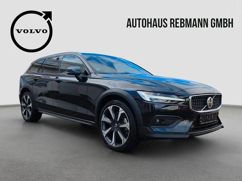 Gebraucht Volvo V60 CC Ultimate 250 PS (183 kW) 2024 Blau Kombi
