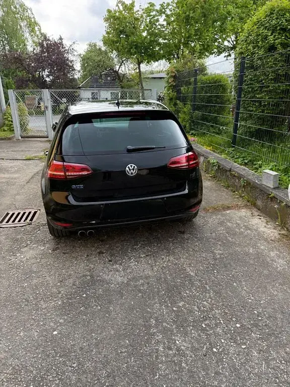 Second-hand VW Golf VII GTE 204 CP (150 kW) 2015 Negru Berlinǎ