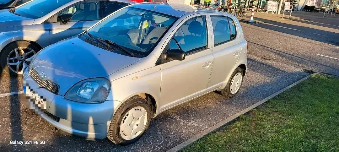 Gebraucht Toyota Yaris 68 PS (50 kW) 2000 Grau Kleinwagen
