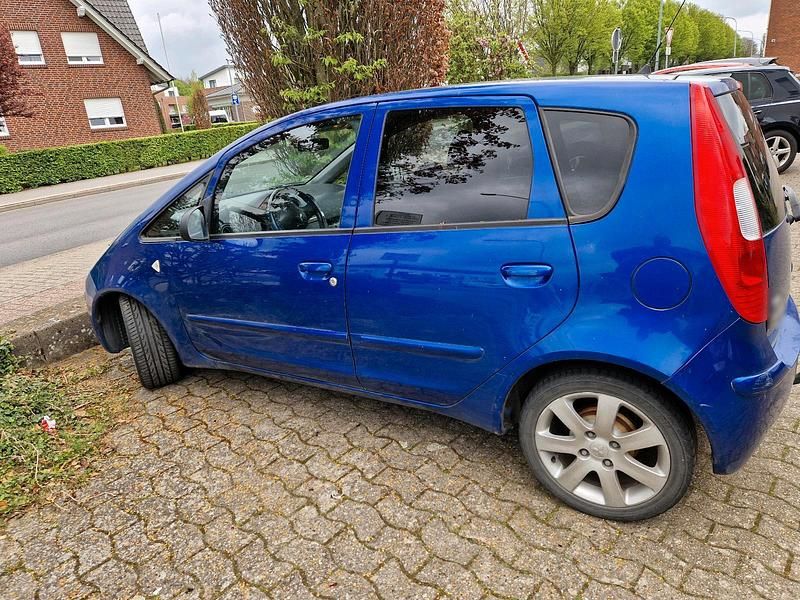 Usata Mitsubishi Colt 2006 Blu Utilitaria