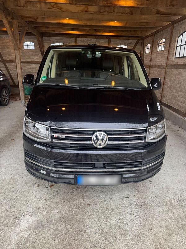Schwarz Gebraucht 2017 VW Multivan Highline Van | 28.500 € - Bild 1/4