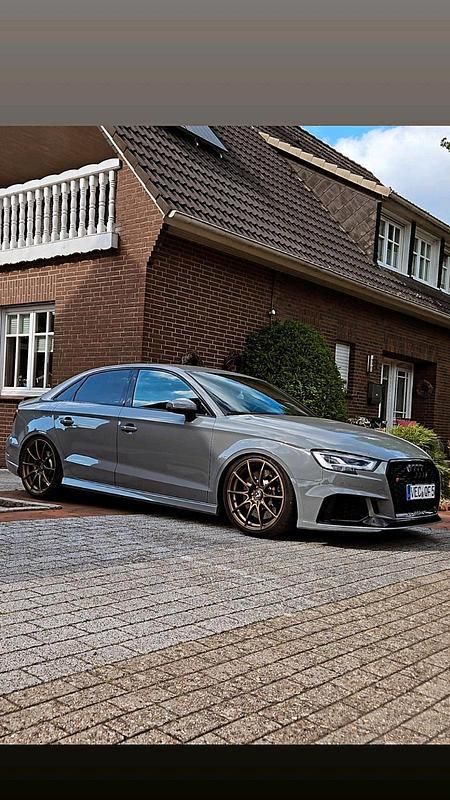 Grau Gebraucht 2017 Audi RS3 Sport Kleinwagen | 41.999 € (Fairer Preis) - Bild 1/4