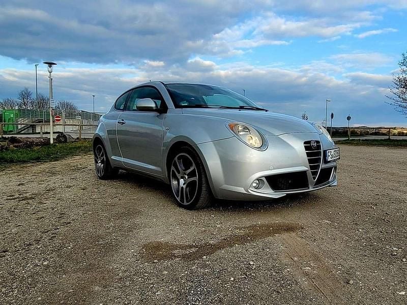 Silber Gebraucht 2009 Alfa Romeo MiTo Kleinwagen | 5.999 € (Teuer) - Bild 1/4
