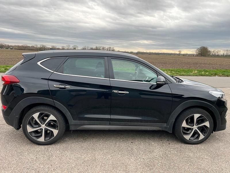 Gebraucht Hyundai Tucson 150 PS (110 kW) 2016 Schwarz SUV