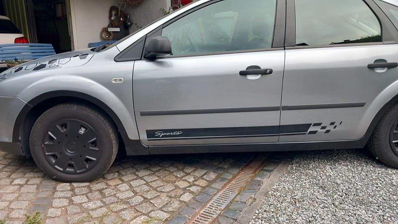 Gebraucht Ford Focus Ambiente 101 PS (74 kW) 2005 Grau Limousine