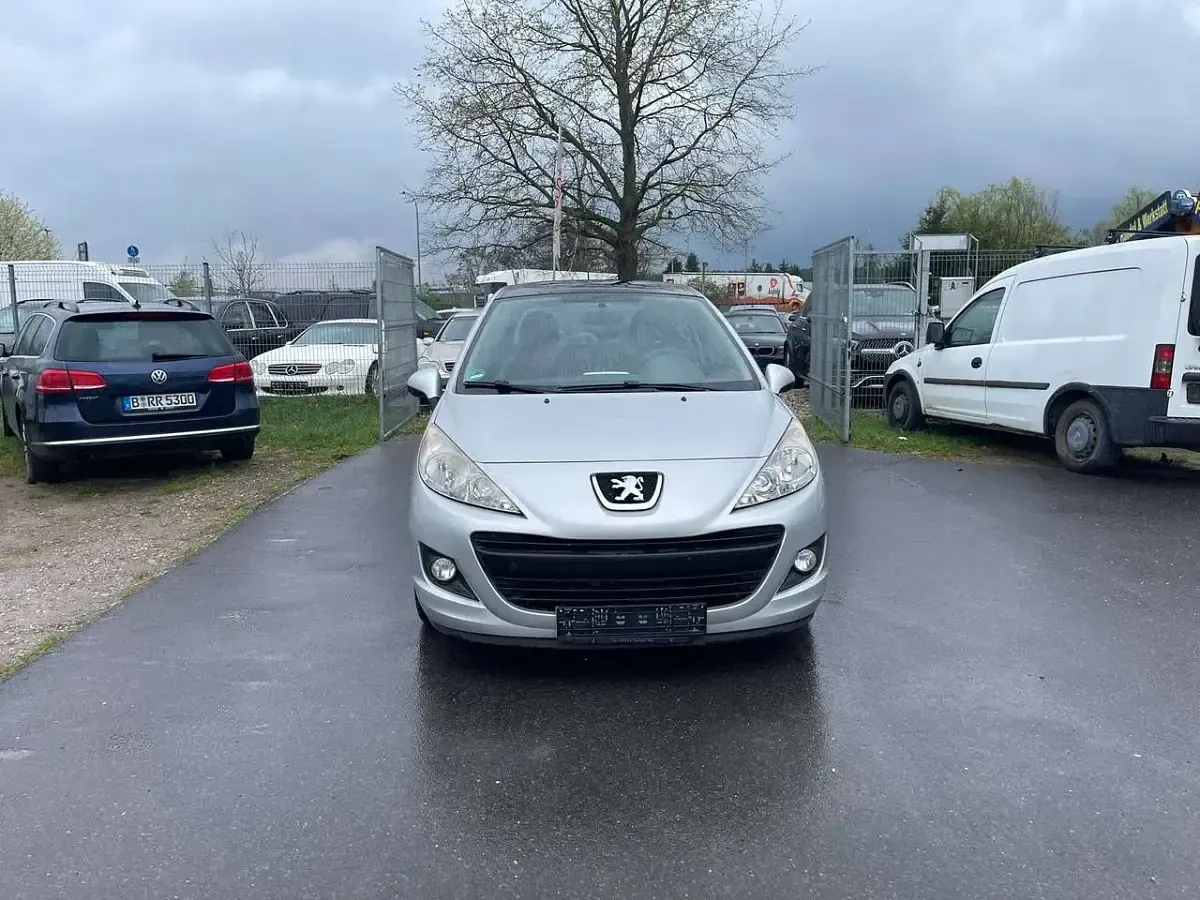 Gebraucht Peugeot 207 Urban Move 95 PS (69 kW) 2011 Silber Limousine