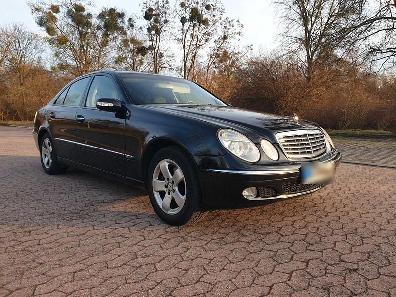 Second-hand Mercedes E240 177 CP (130 kW) 2003 Negru Berlinǎ
