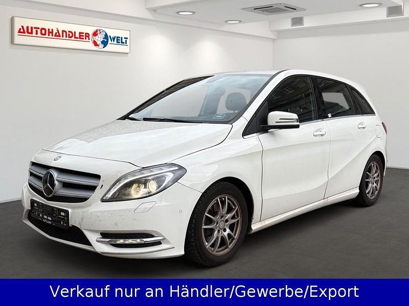 Weiß Gebraucht 2014 Mercedes B180 Van / Kleinbus | 7.999 € (Guter Preis) - Bild 1/3