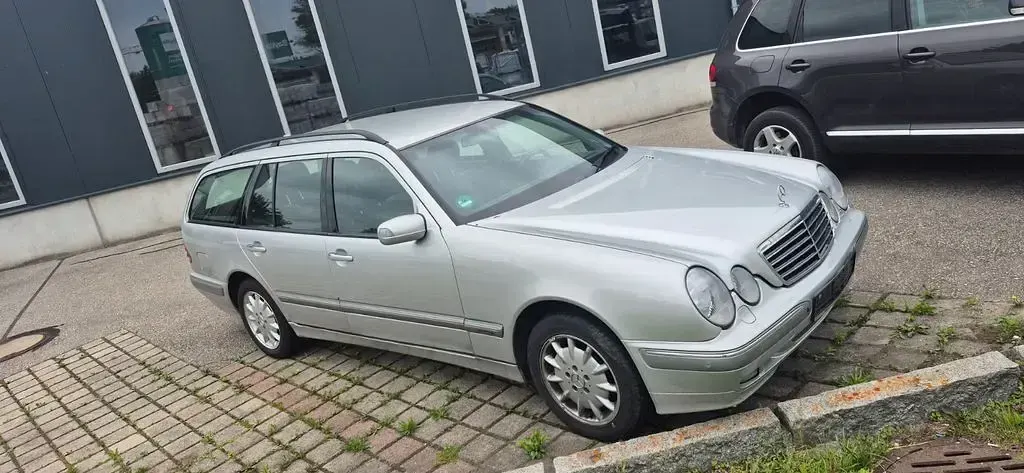 Gebraucht Mercedes E320 Avantgarde 224 PS (164 kW) 2000 Silber Limousine
