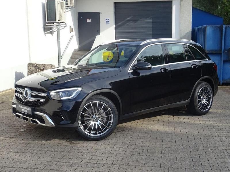Schwarz Gebraucht 2019 Mercedes GLC300 SUV | 30.999 € (Guter Preis) - Bild 1/4