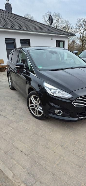 Gebraucht Ford S-MAX Titanium 150 PS (110 kW) 2016 Schwarz Van / Kleinbus