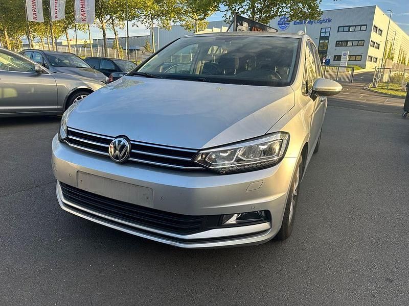Silber Gebraucht 2017 VW Touran Comfortline Van / Kleinbus | 19.500 € (Fairer Preis) - Bild 1/4